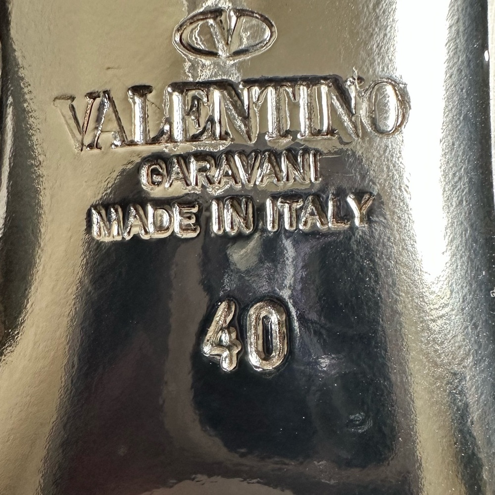 VALENTINO GARAVANI
Rockstud Embellished Stiletto PVC Pumps Size 40 - Picture 9 of 10